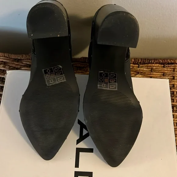 ALDO Ankle Boots size 9! Like new condition!! - Picture 5 of 8